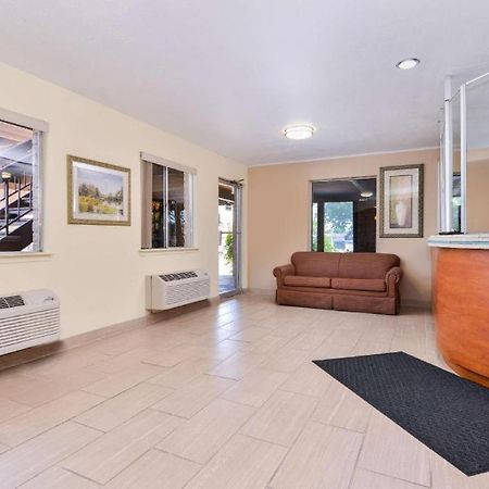 Days Inn By Wyndham Albuquerque Northeast Bagian luar foto