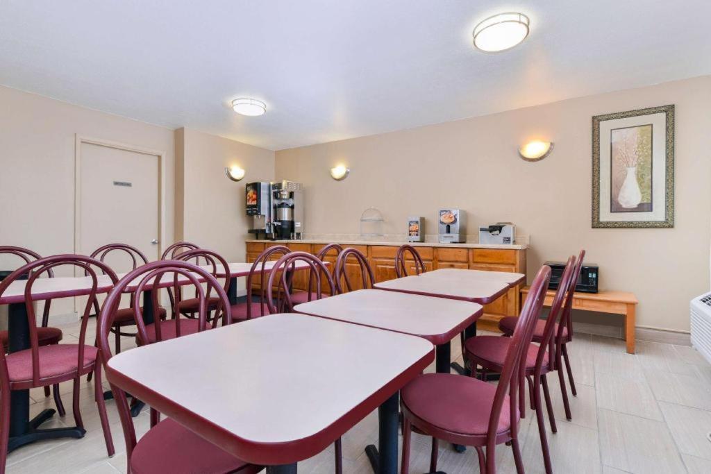 Days Inn By Wyndham Albuquerque Northeast Bagian luar foto